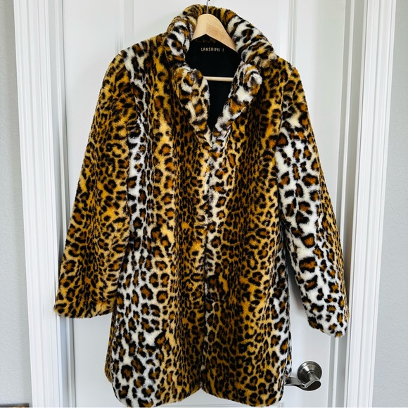 Fun animal print coat with hook and eye closure. - Picture 6 of 8